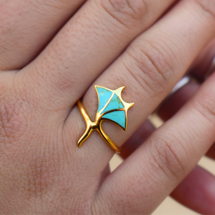 Turquoise manta ray ring in gold vermeil, ocean-inspired waterproof jewellery for everyday wear.