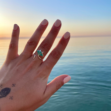 Load image into Gallery viewer, Abalone (Paua Shell) Manta Ray Ring