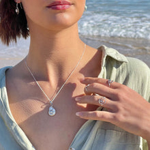 Load image into Gallery viewer, White Opal Shell Necklace