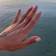 Load image into Gallery viewer, Manta Ray Ring, Abalone Silver Jewellery, Paula Shell Ring, Stingray Lover Gift, Oceanic Manta Rays, Ocean Animal Ring, Sealife Jewellery