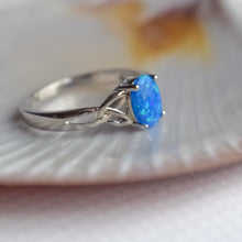 Load image into Gallery viewer, Celtic Blue Opal Ring