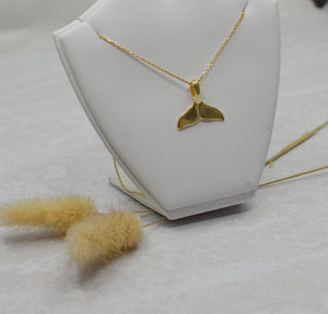 Gold Whale Tail Necklace, Whale Fluke Pendant, Ocean Animal Jewellery, Whale Lover Gift, Gold Statement Necklace, Beach-inspired necklace