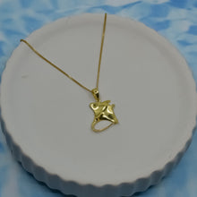 Load image into Gallery viewer, Manta Ray Necklace, Ocean Pendant for Women, Stingray Jewellery, Oceanic Manta Ray, Sea Life Animal, Gold Unique Jewellery