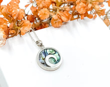 Load image into Gallery viewer, Paua Shell Wave Necklace
