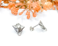 Load image into Gallery viewer, Stingray Earrings