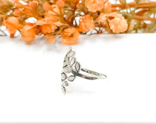 Load image into Gallery viewer, Mother of Pearl Leaf Ring