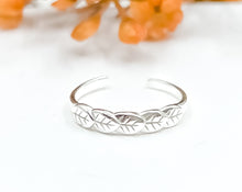 Load image into Gallery viewer, Leaf Toe Ring - Midi Ring