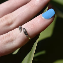 Load image into Gallery viewer, Leaf Toe Ring - Midi Ring